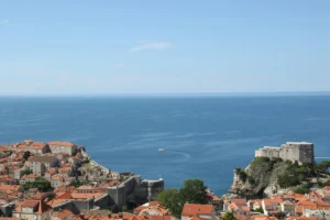 bezpieczne zagraniczne wakacje nad morzem dla całej rodziny – które kierunki warto wybrać