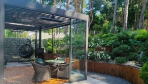 pergola z obracanymi lamelami