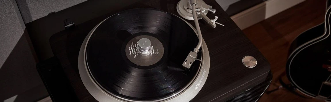 dlaczego gramofony wróciły do użytku codziennego - jak zmieniają odczucia ze słuchania muzyki