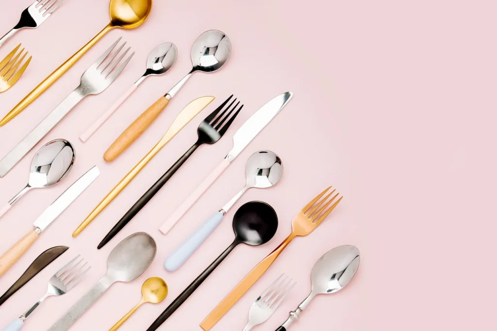 jakie sztućce obiadowe są niezbędne w każdej kuchni